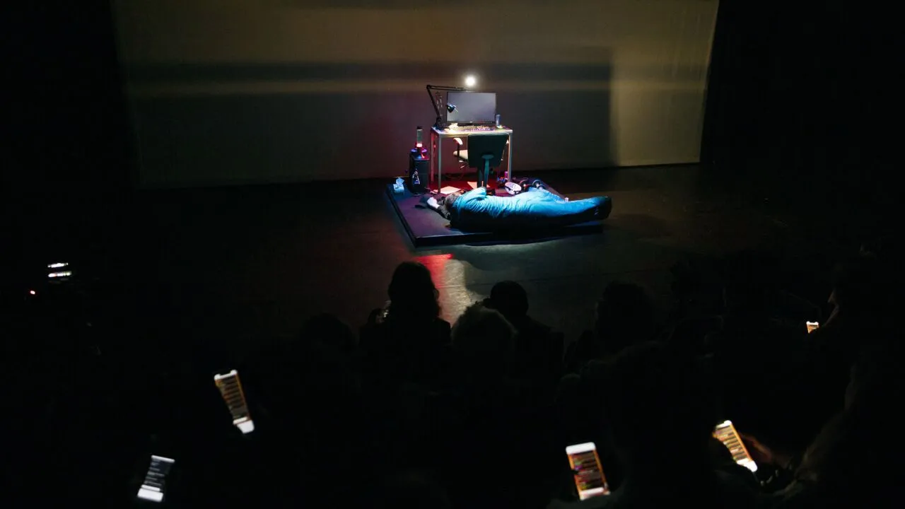 Rabbit Hole, foto 3 van 5
